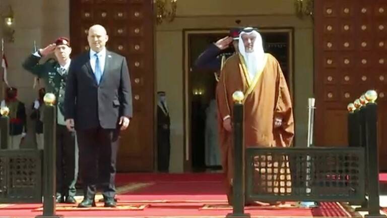 رئيس وزراء إسرائيل يلتقي ولي عهد البحرين في المنامة