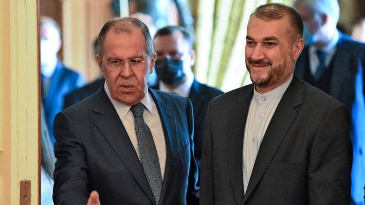 لافروف وعبد اللهيان يبحثان الأزمة الأوكرانية ومفاوضات فيينا