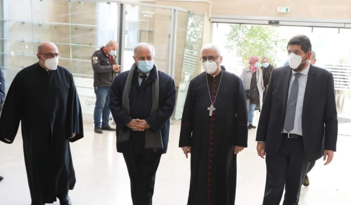 في "اليوم العالمي للمريض"
عبد الساتر: الله يرى حضوركم
بالقرب من مرضاكم