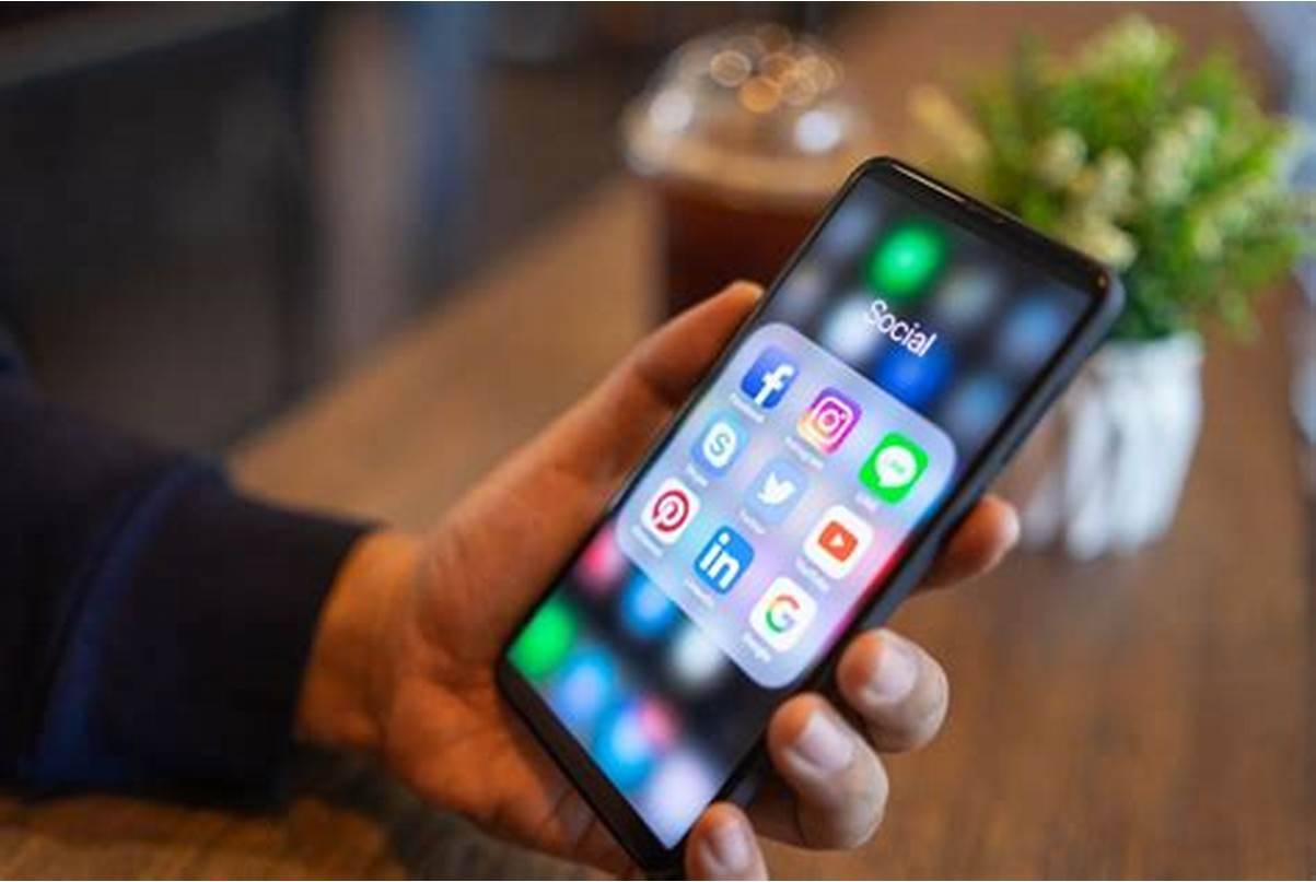 هل تحسن مواقع التواصل صحتنا العقلية؟ إكتشف الحقيقة