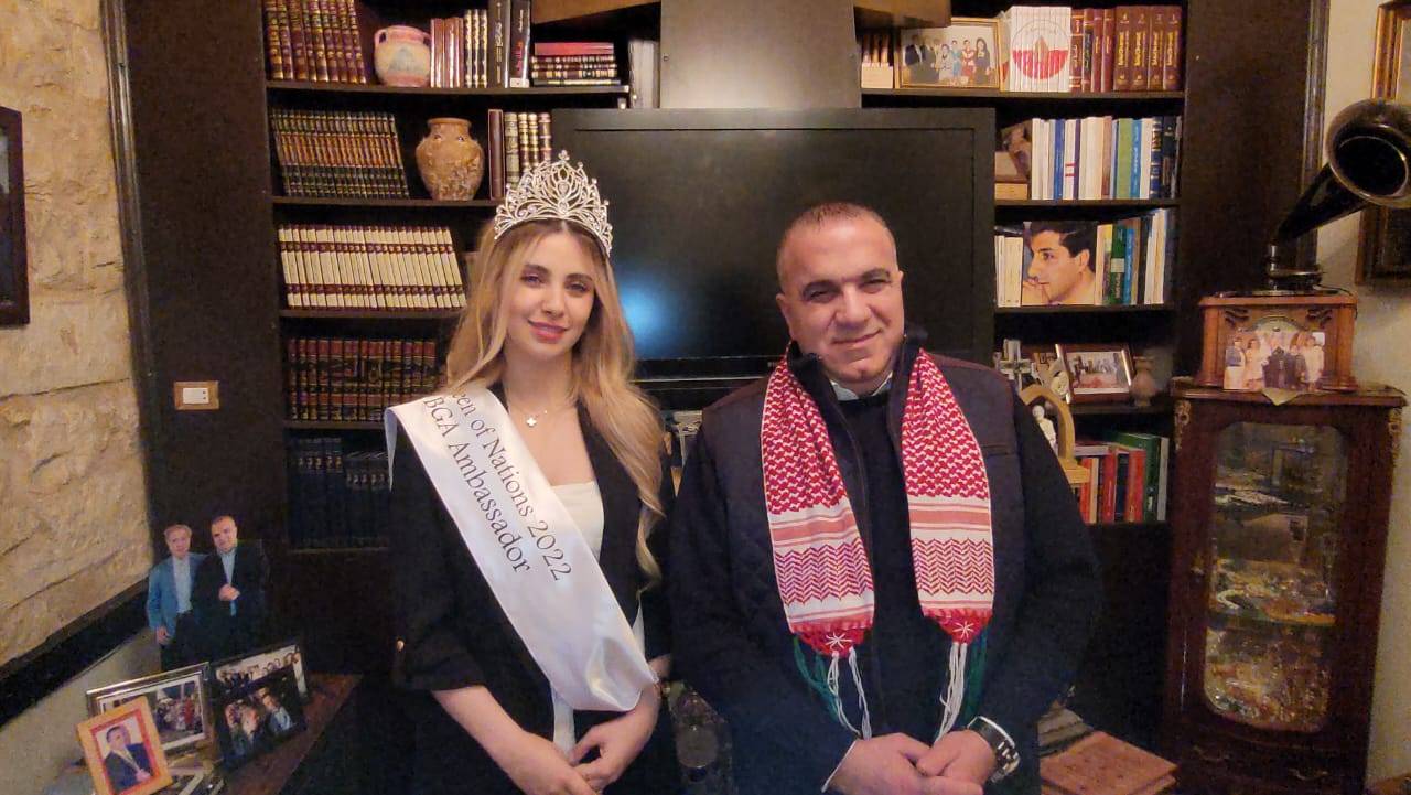 دموع الفرح في زيارة خاصة الى دارة الوزير ايلي ماروني وماذا قدمت له ؟!