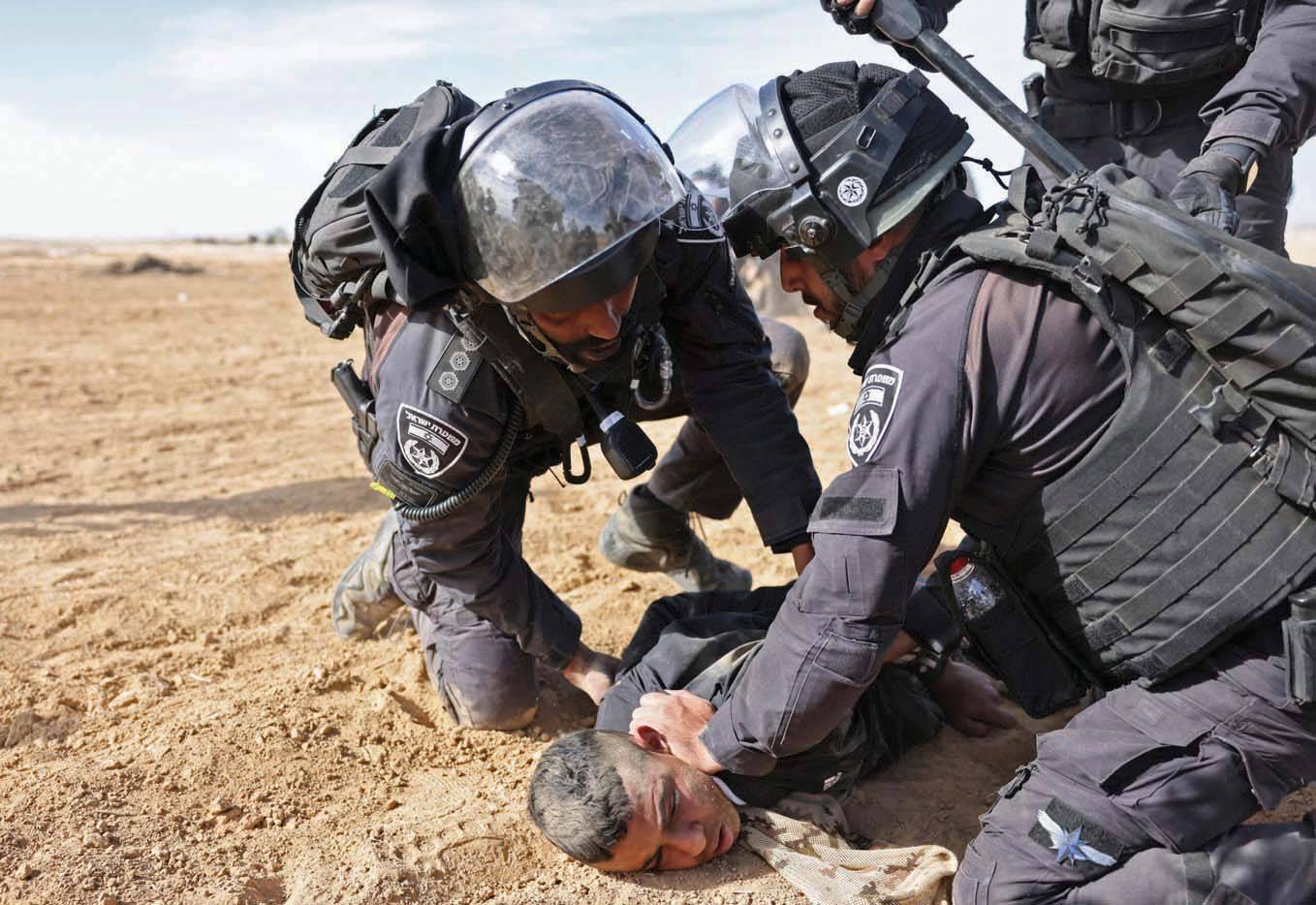 إصابة عدد من أهالي الشيخ جراح جراء هجمات المستوطنين
خارجيّة فلسطين: الصمت الدولي يشجع الاحتلال على التمادي بمُخططاته