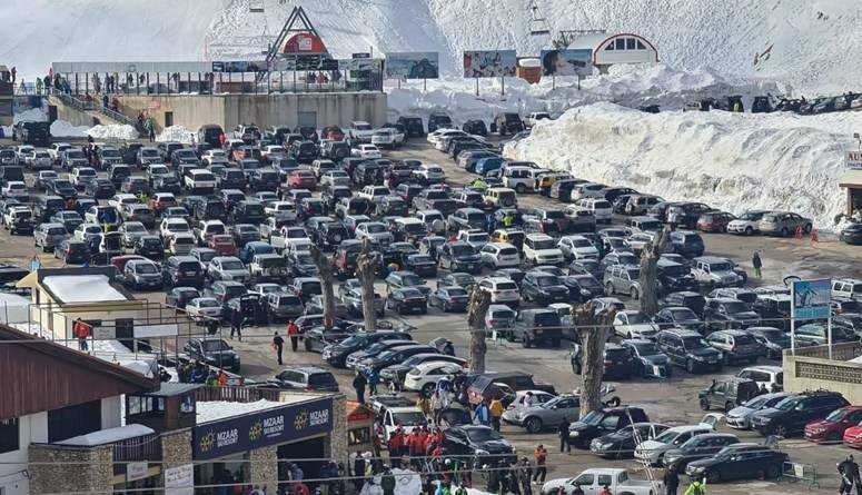 زحمة سير كبيرة على طريق كفردبيان نحو مراكز التزلج