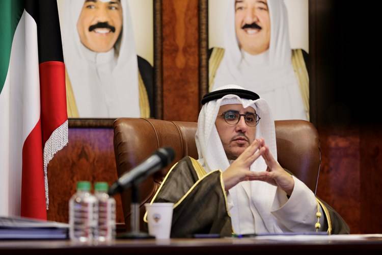 البرلمان الكويتي يرفض سحب الثقة من وزير الخارجية