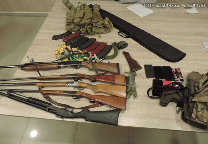 الجيش: دهم مُستودعا لتخزين مادة الحشيشة
وضبط نصف طن منها وتوقيف مُتورّطين في دورس - بعلبك