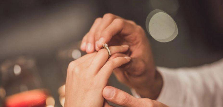 بمناسبة عيد الحبّ ممثلة شهيرة تفسخ خطوبتها... هذا ما كشفته