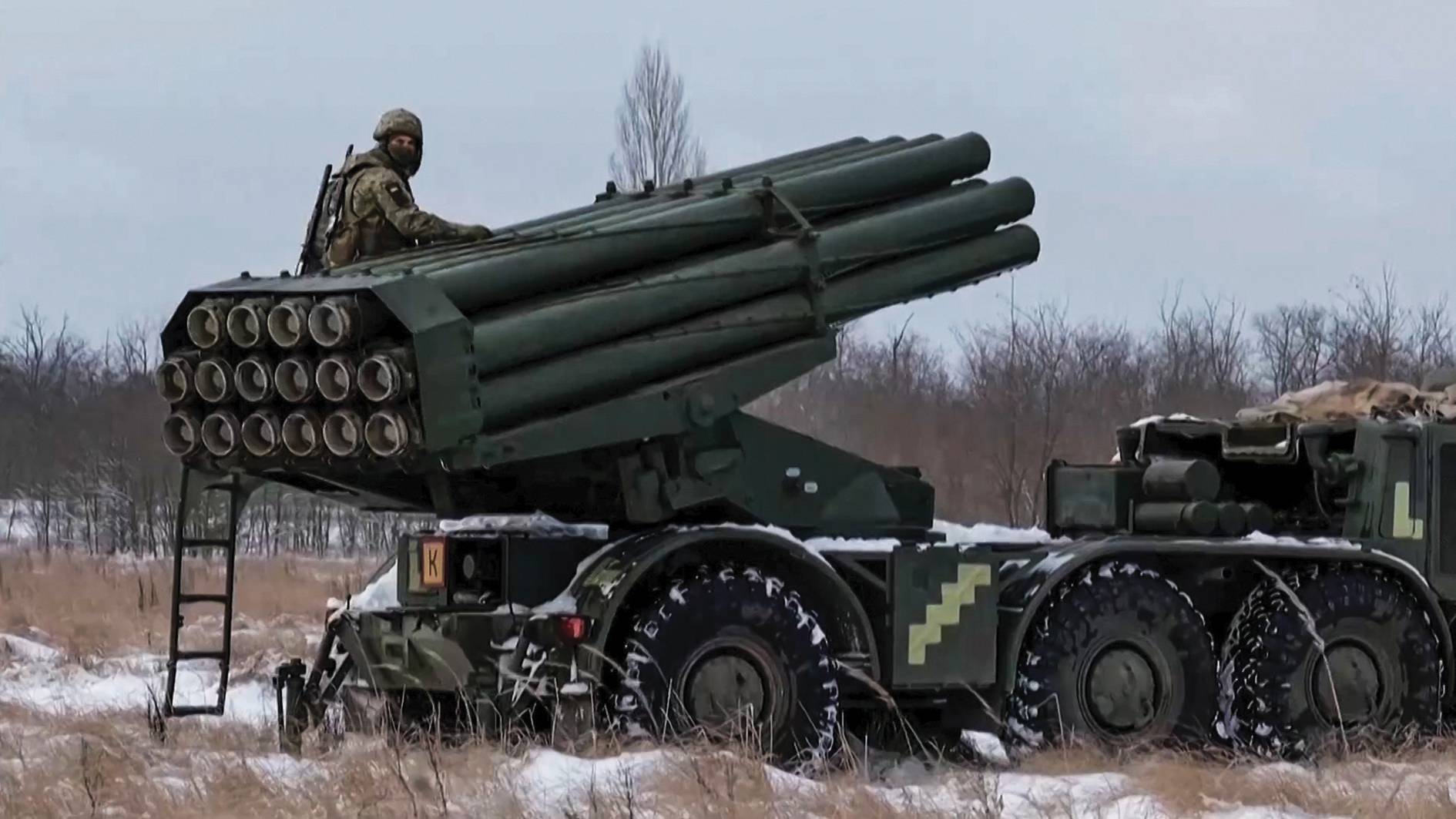 الناتو يكذّب رواية روسيا سحب قواتها
وموسكو تواصل مناوراتها في 4 بحار