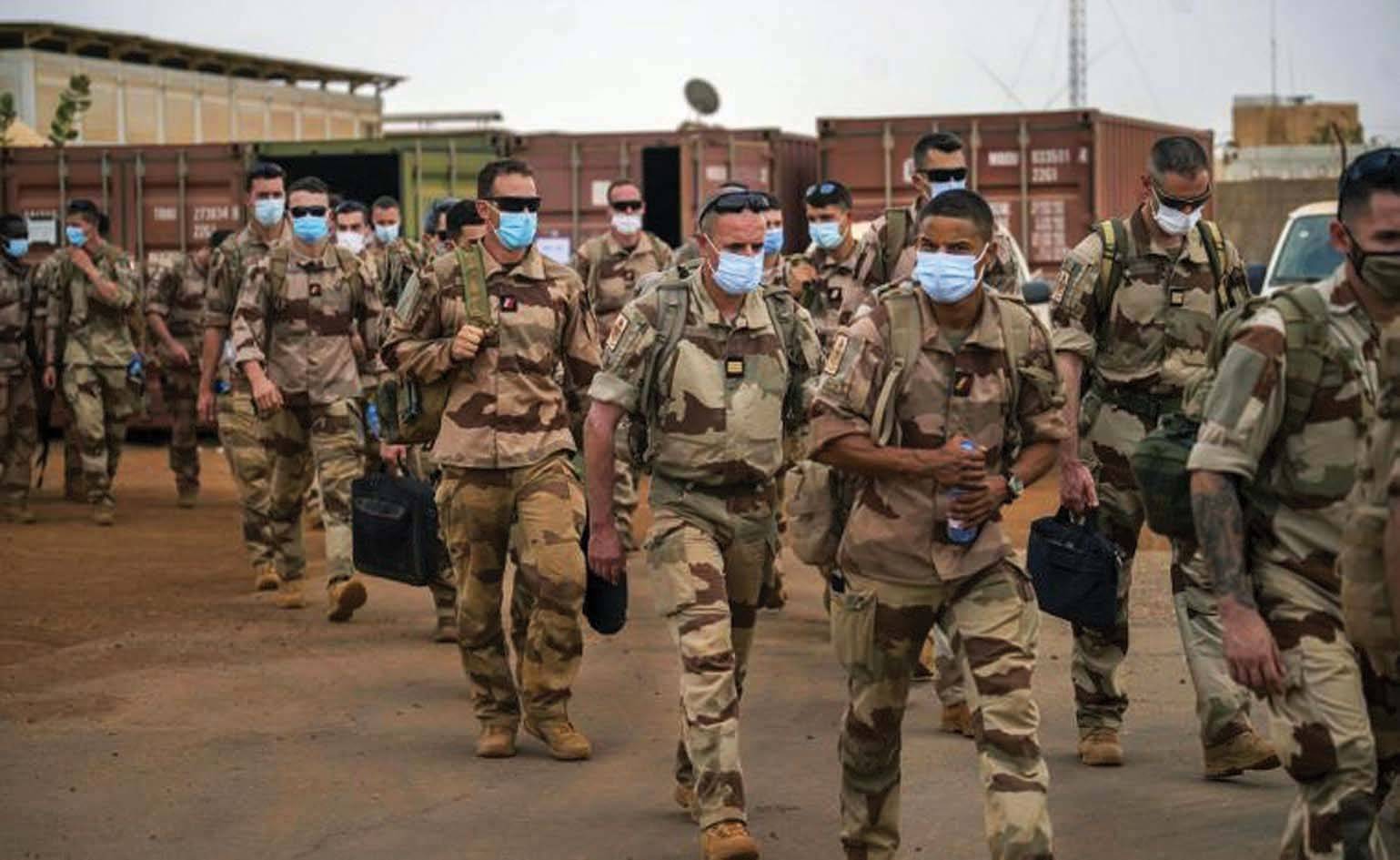 فرنسا وحلفاؤها الأوروبيون يعلنون سحب قواتهم من مالي