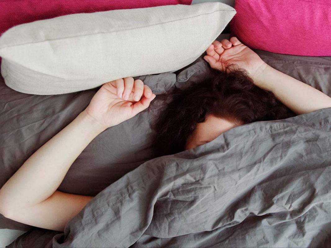 ماذا تعني كثرة التقلّب أثناء النوم؟