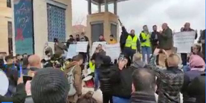 عشرات المستوطنين يجددون اقتحام "الأقصى"
..ووقفة في القدس إحتجاجاً على هدم منازل الفلسطينيين