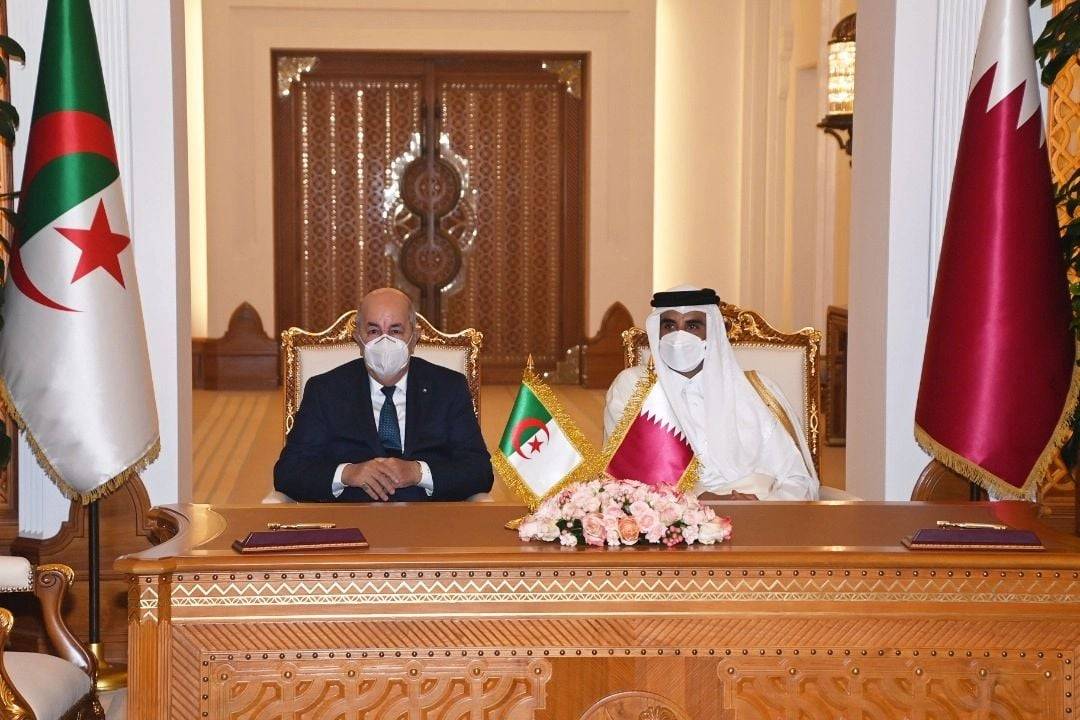 أمير قطر: نعمل مع الجزائر على رفع مستوى التعاون بين البلدين