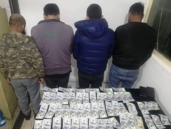 عصابة لترويج العملة المزيفة في قبضة قوى الأمن