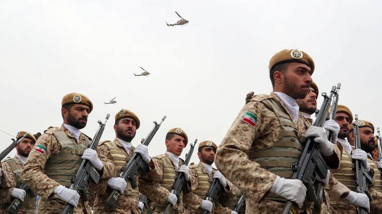قائد الجيش الإيراني: تم تطوير القدرات الدفاعيّة
للقوة البريّة لتنفيذ أيّ مُهمة موكلة إليها