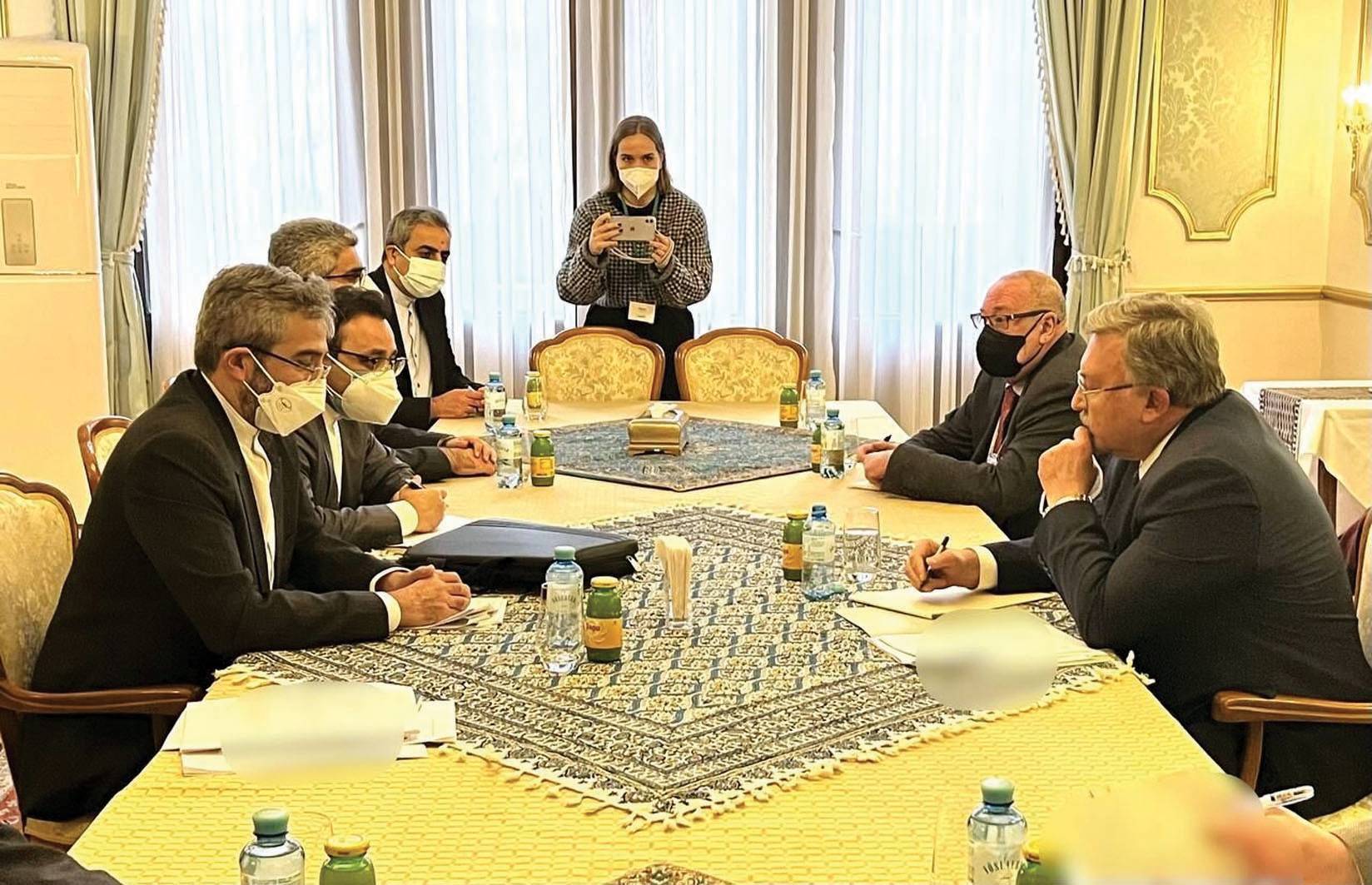 إيران تؤكد إحراز تقدم بالمفاوضات وتشترط رفع كل العقوبات لإبرام اتفاق جديد
