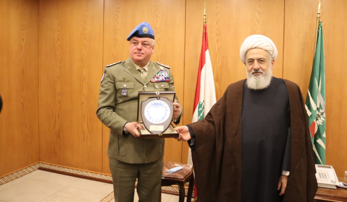دل كول زار ميقاتي ودريان مُودّعاً
الخطيب: للحرص على نسج أطيب العلاقات