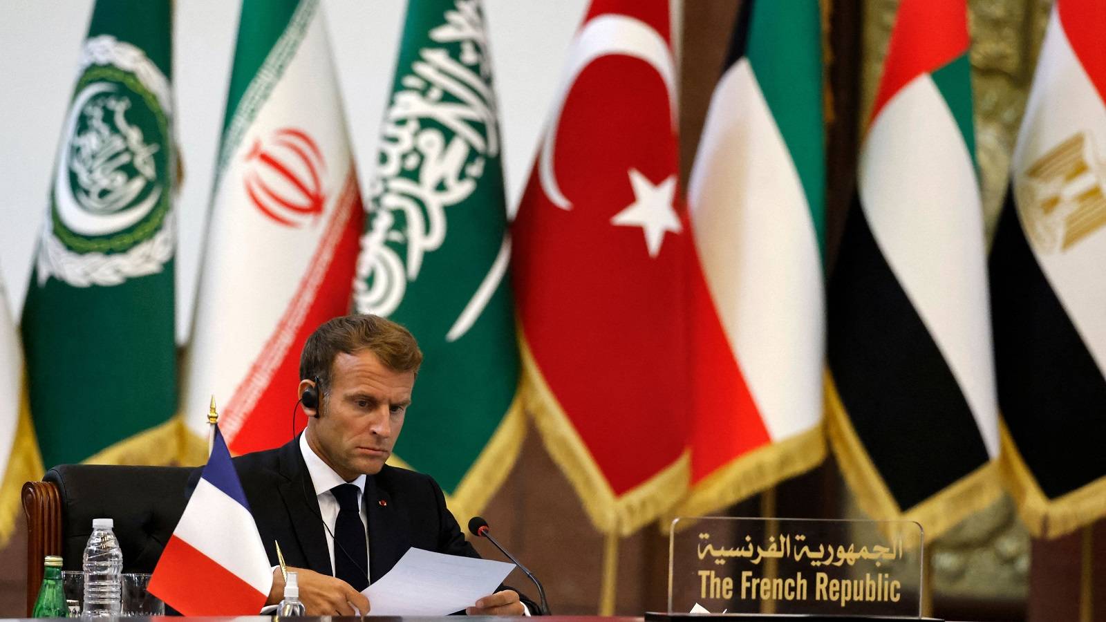 كيف تتعامل باريس مع إيران والحزب؟