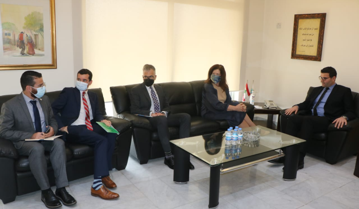 الحاج حسن عرض مع السفيرة الاميركية

مشاريع النهوض بالقطاع الزراعي في لبنان