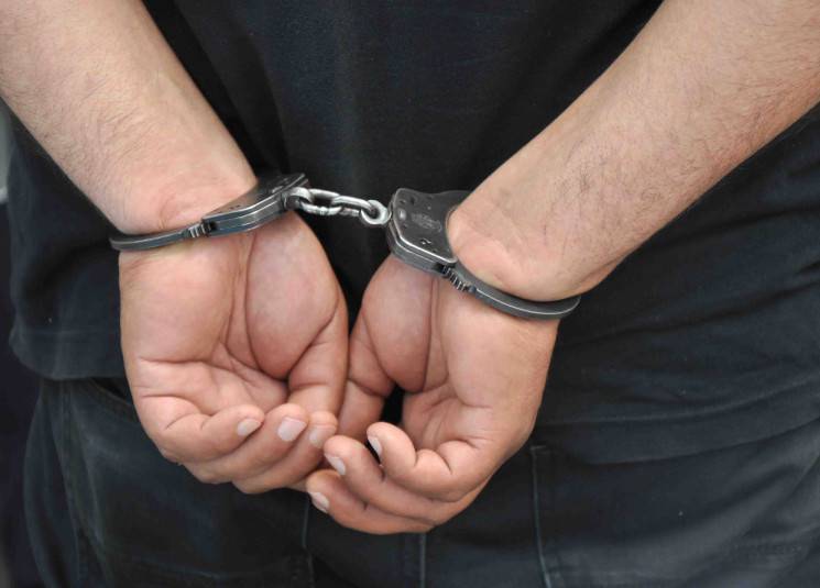 القبض على شخص يثير الريبة في الطيونة.. ماذا كان بحوزته؟