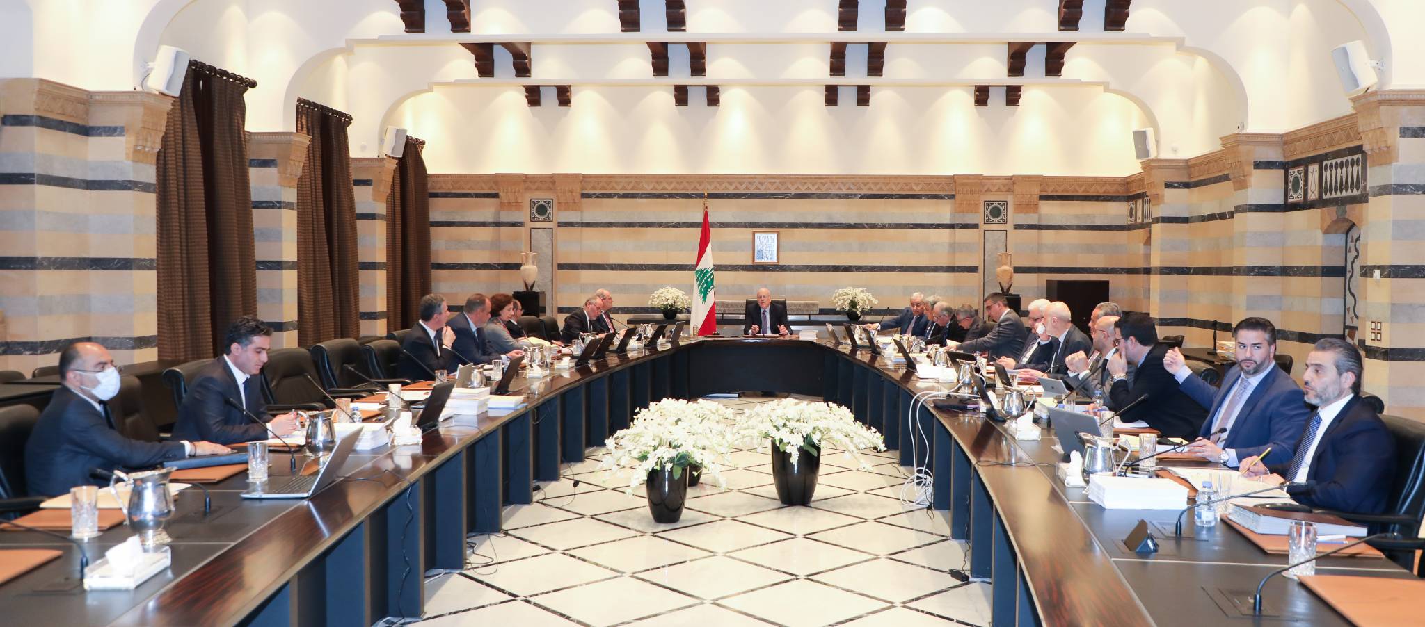 تعديل الرسوم المترتبة على إصدار جواز السفر
مجلس الوزراء: لا عراقيل أمام خطة الكهرباء.. والتفرّغ قيد الدرس
تكليف وزير البيئة إعداد خطة لإدارة النفايات الصلبة