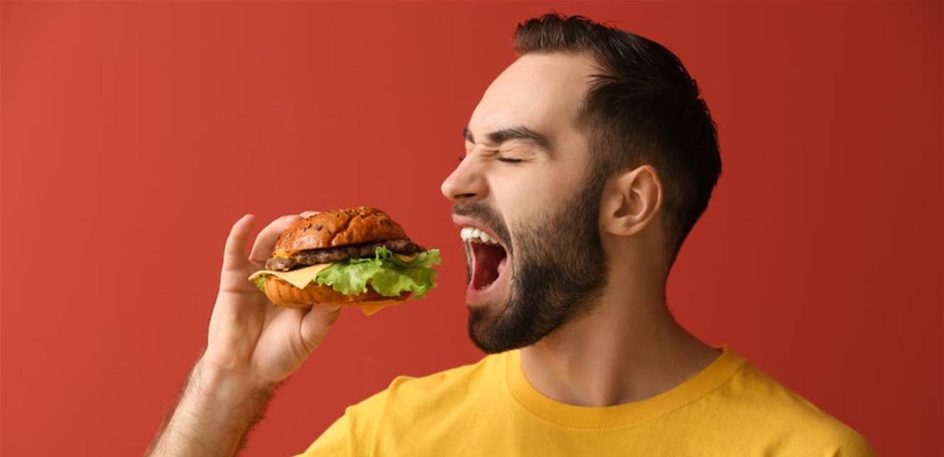 للمسافرين جواً.. 5 أطعمة تجنبوها!