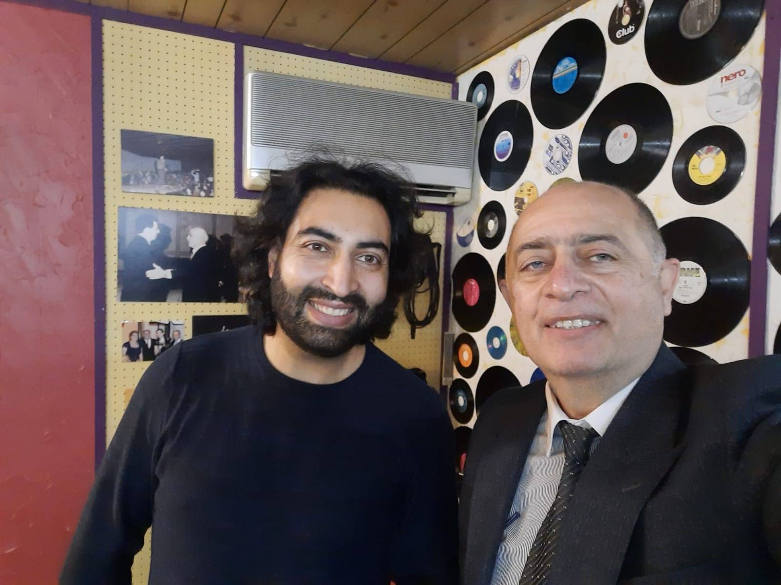 ماذا يجمع جورج رفاييل بـ عبدو منذر؟