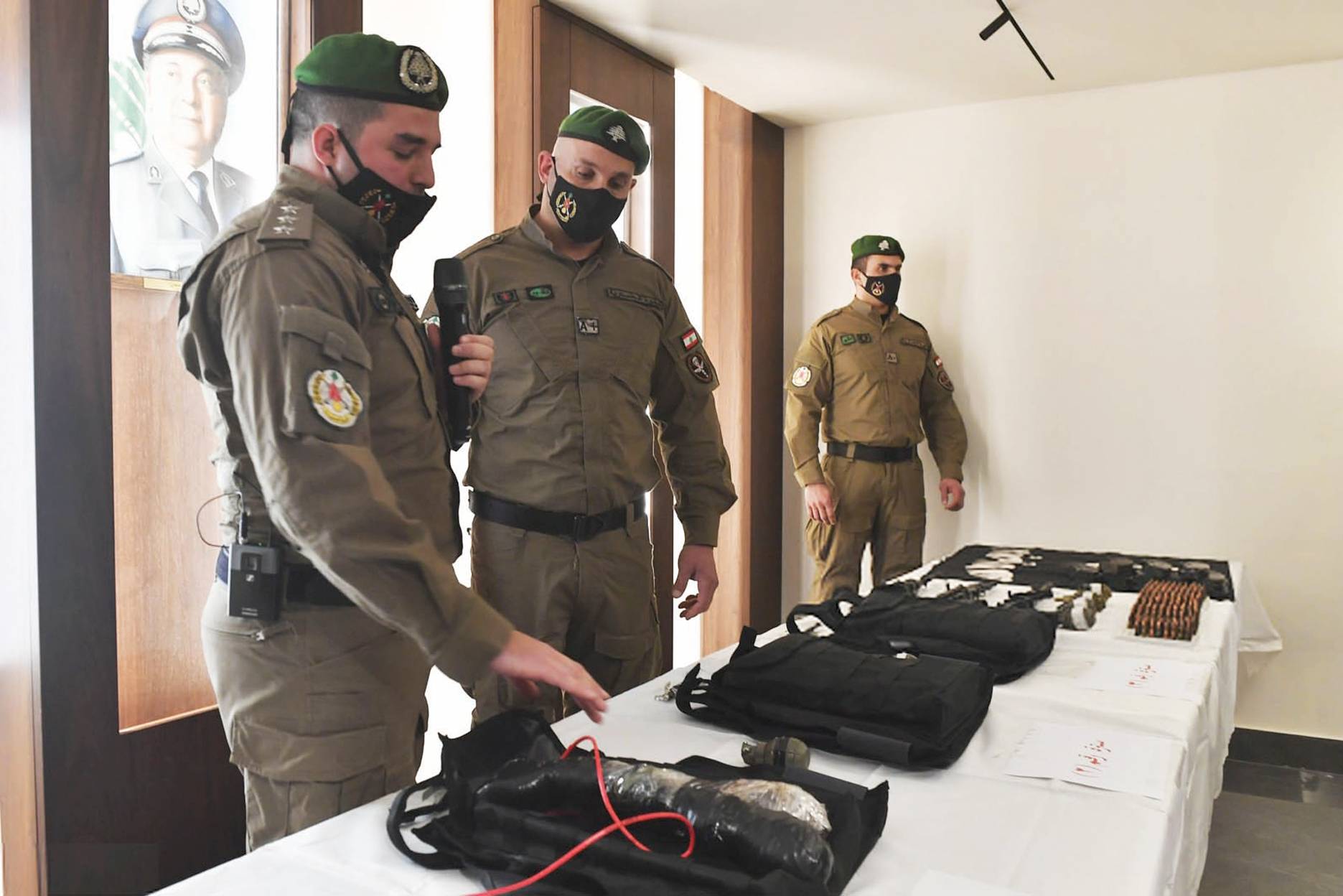انجازات نوعية لـ«المعلومات»:احباط ٣عمليات تفجير في «الضاحية»
حرب عون ضد سلامة وعثمان تجمد الدولة و «التمويلية» لن تدفع اول آذار
هل يفترق بري وجنبلاط انتخابياً بعد «فيتو» رئيس المجلس على القوات؟