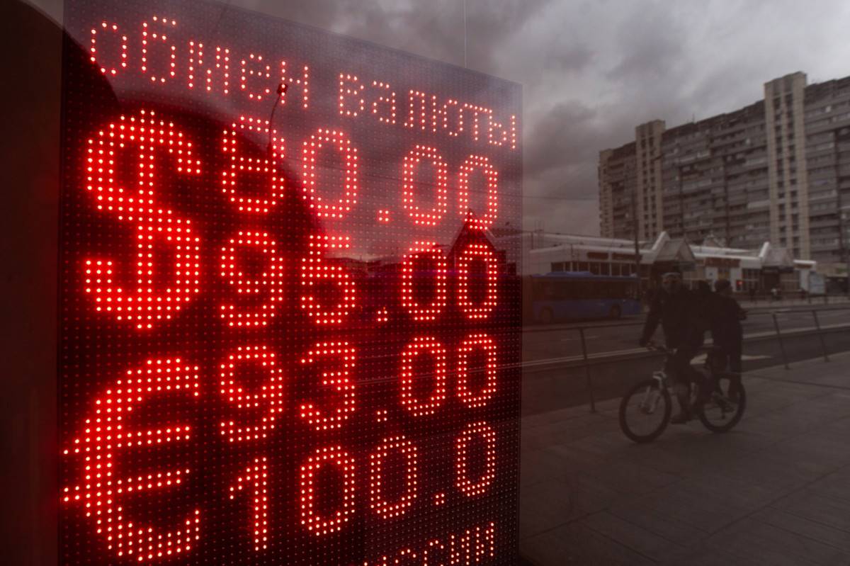 300 مليار دولار من السيولة الروسية قد تعطل أسواق النقد