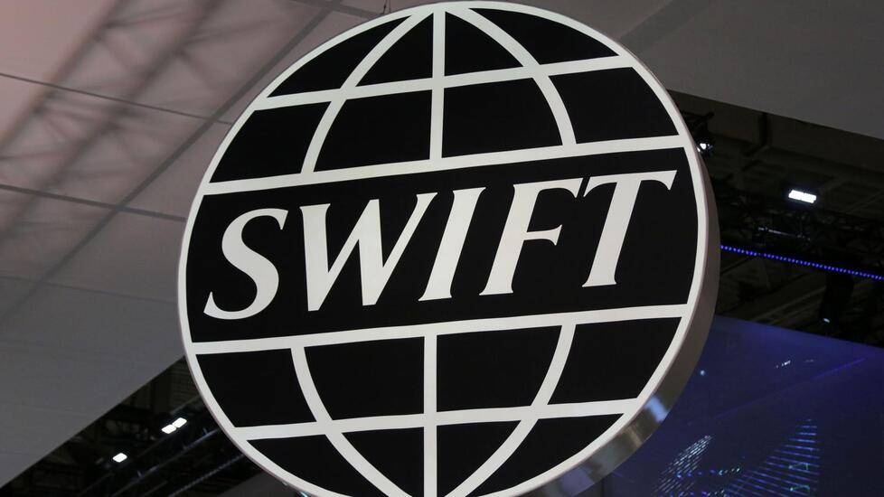 جمعية SWIFT  تقول إنها تستعد للامتثال للقيود المفروضة على البنوك الروسية