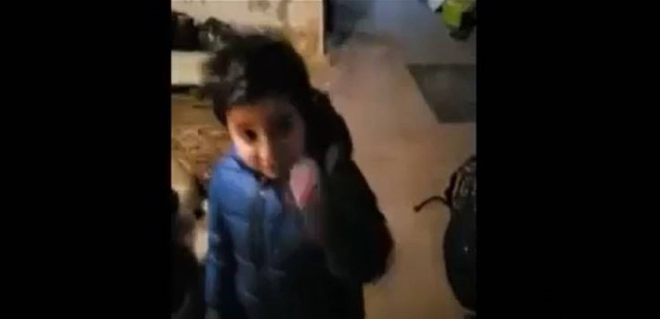 بالفيديو- طفل لبناني يظهر داخل ملجأ في أوكرانيا.. وهذا ما قاله