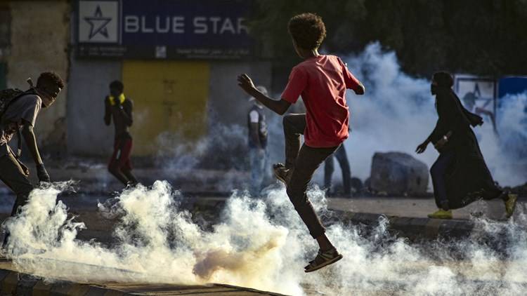 السودان: استخدام المسيل للدموع ضد المتظاهرين