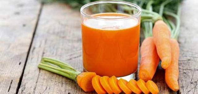 لهذه الأسباب.. اكثر من شرب عصير الجزر