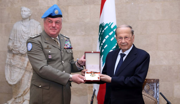 دل كول زار وزيري الخارجيّة والدفاع وقائد الجيش وأبي المنى مُودّعاً
عون منحه وسام الأرز: مُتمسّكون بحقوقنا وسيادتنا وبتطبيق "1701"
قائد "اليونيفيل": أتمنّى أن يعيش اللبنانيّون بسلام دون قوات طوارىء دوليّة