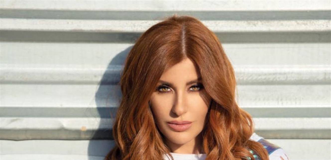 بالصورة- ريتا حرب وإبنتها مُصابتان بـ"كورونا"... ظهرتا معاً على سرير المستشفى!