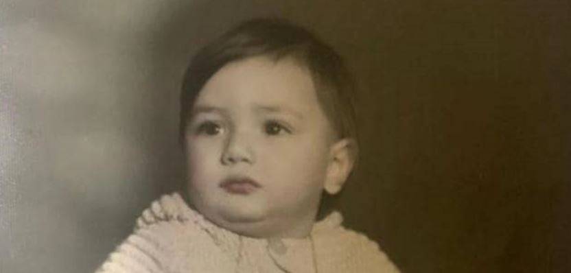 صورةٌ له منذ الصغر.. إعلامي لبنانيّ يحتفل بميلاده الـ56