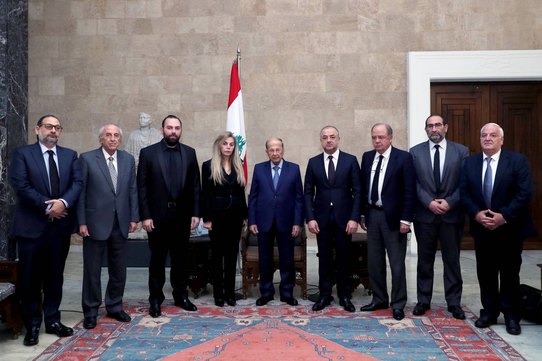 استقبل عطاالله والرهبنة الشويريّة وعائلة الراحل سامي كلارك
عون وقع مرسوم إحالة مشروع قانون مُوازنة 2022