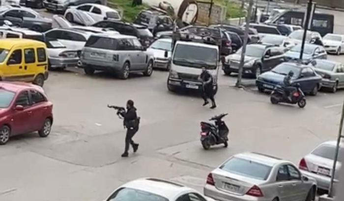 بالفيديو- "أركيلة" تفجر إشكالا كبيرا على جسر الليلكي.. اطلاق نار وهرج ومرج!