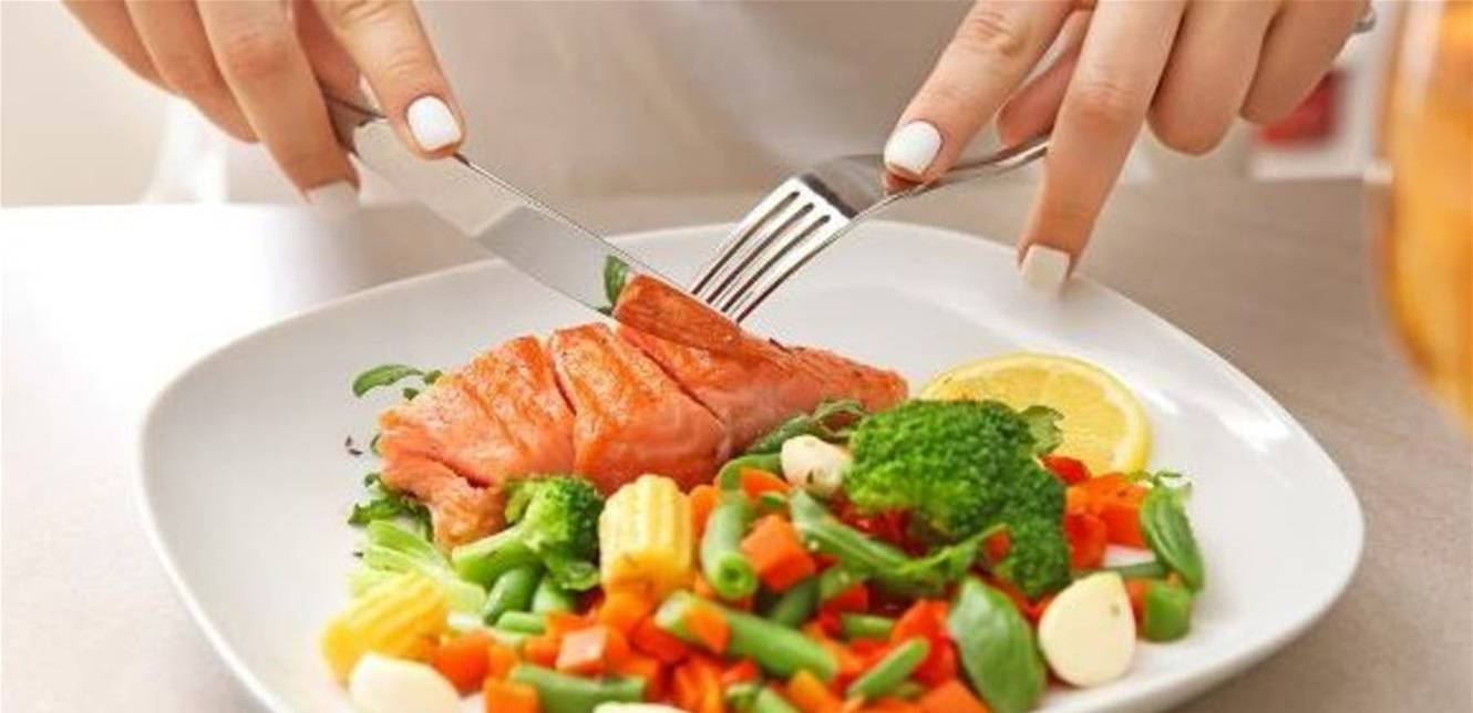 لمظهر أصغر سناً.. خبراء يوصون بتناول هذا الغذاء باستمرار