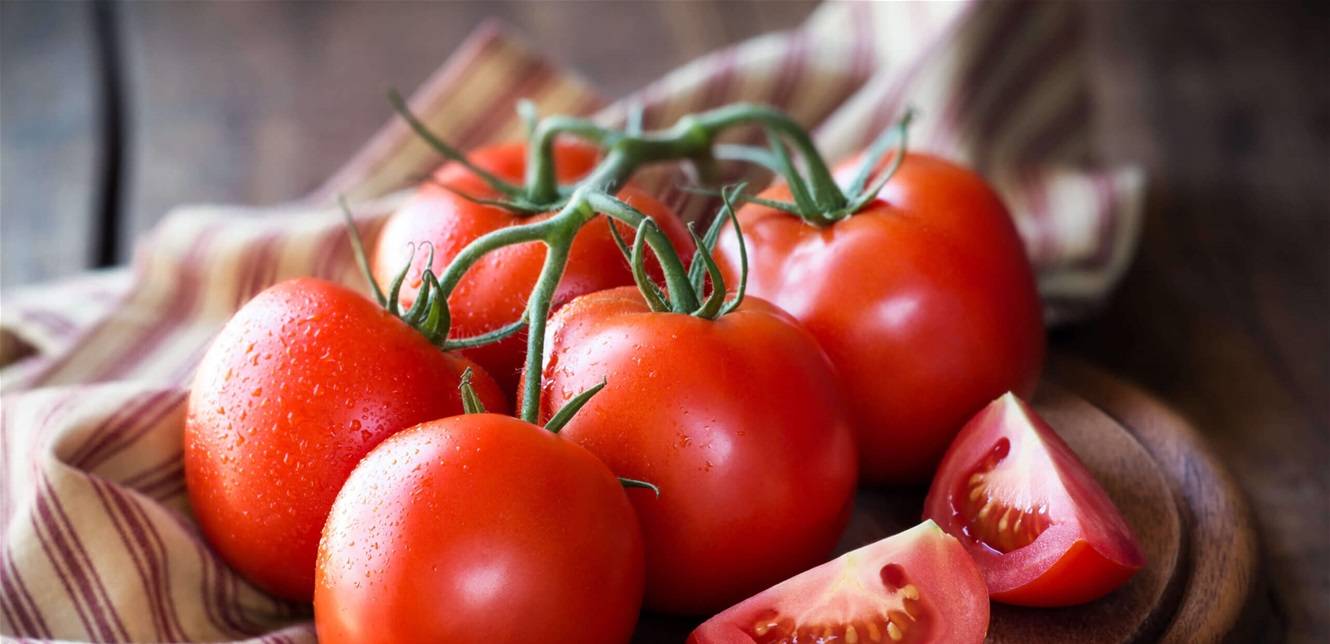 3 فئات من البشر يحظر عليهم أكل البندورة!