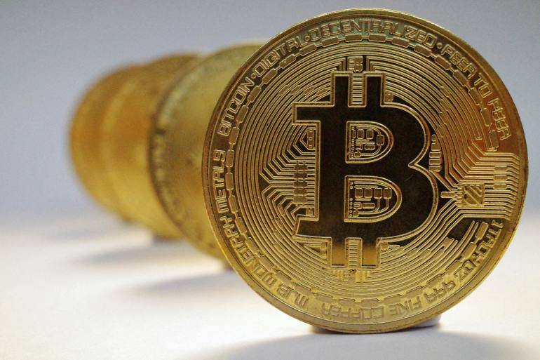 على وقع الأزمة الأوكرانية.. بتكوين تقفز أكثر من 10%