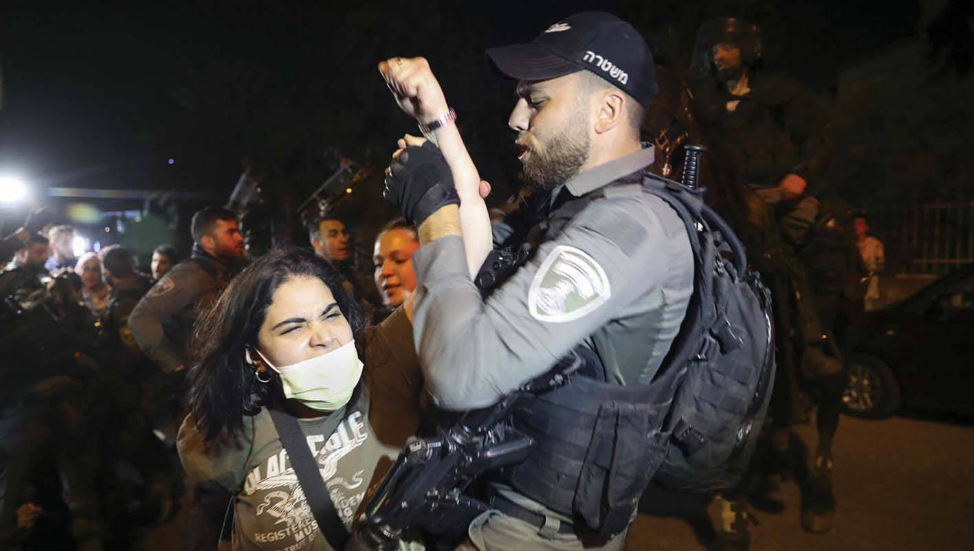 مناورة إسرائيلية في عملية «طرد» عائلات فلسطينية من حي الشيخ جراح