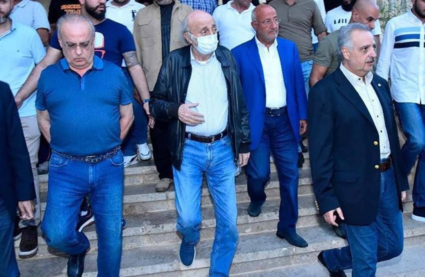 عشاء ودّي جمع جنبلاط وارسلان في كليمنصو.. «بري بيمون»
توافق في عاليه.. ومُواجهة ساخنة بين وهاب وحمادة في الشوف
جنبلاط وضع «فيتو» على مُرشح ارسلان في بيروت الثانية صالح الغربب