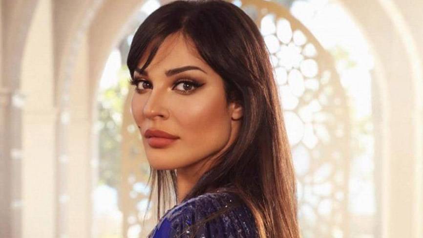 بالصور- نادين نسيب نجيم من بين أقوى النساء العربيات وتتصدر غلاف مجلة "فوغ"