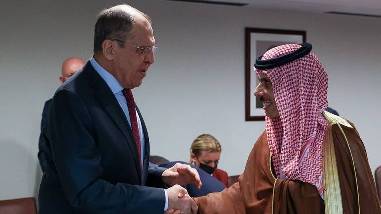 وزيرا خارجية روسيا والسعودية يبحثان تطورات الوضع في أوكرانيا