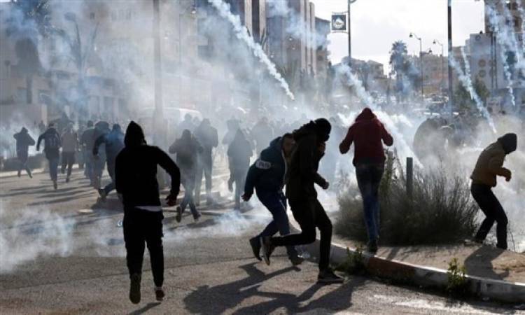إصابة عشرات الفلسطينيين بمواجهات مع قوات الإحتلال في نابلس