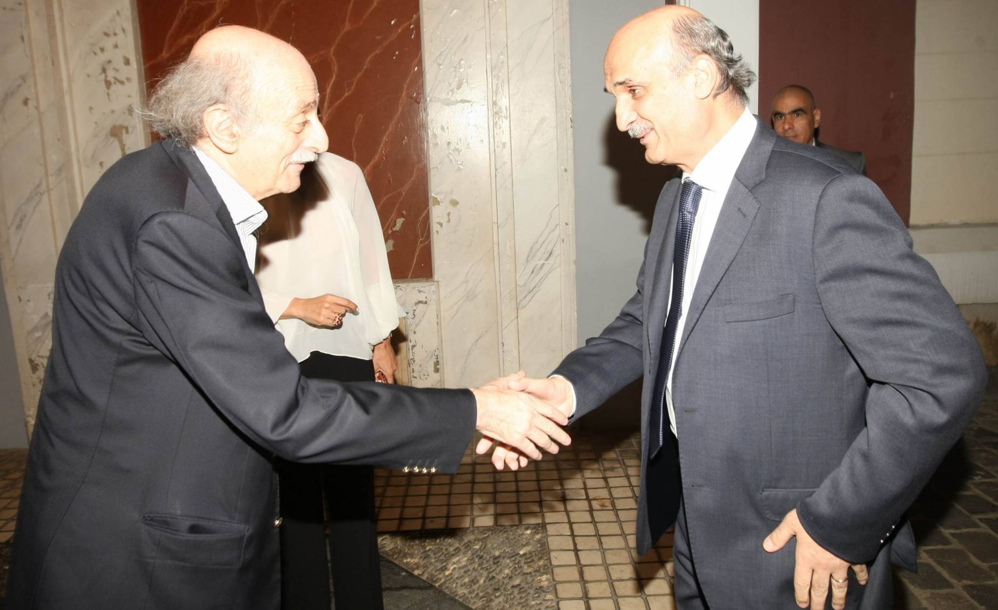 هل يزور جعجع الشوف والمختارة؟