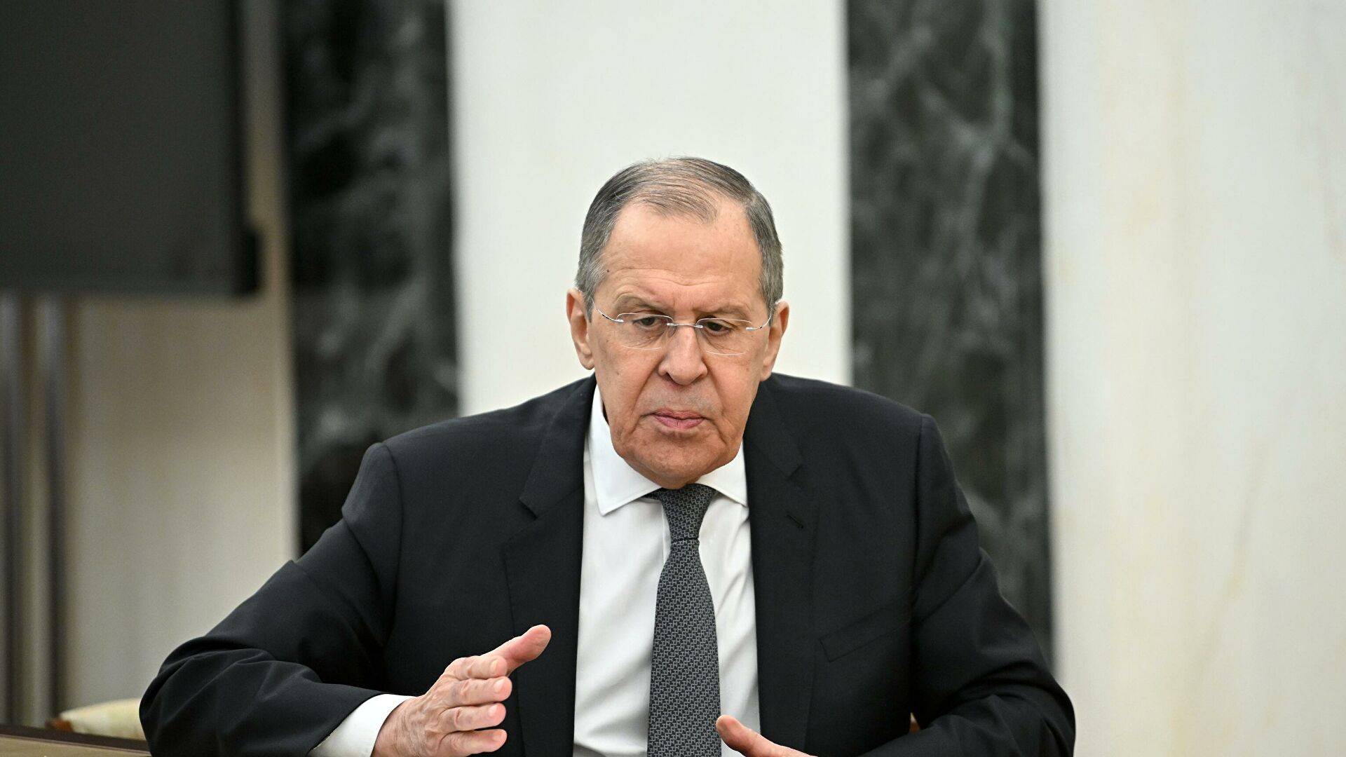 لافروف يسخر من السياسيين الفرنسيين: يتصرّفون كالديوك