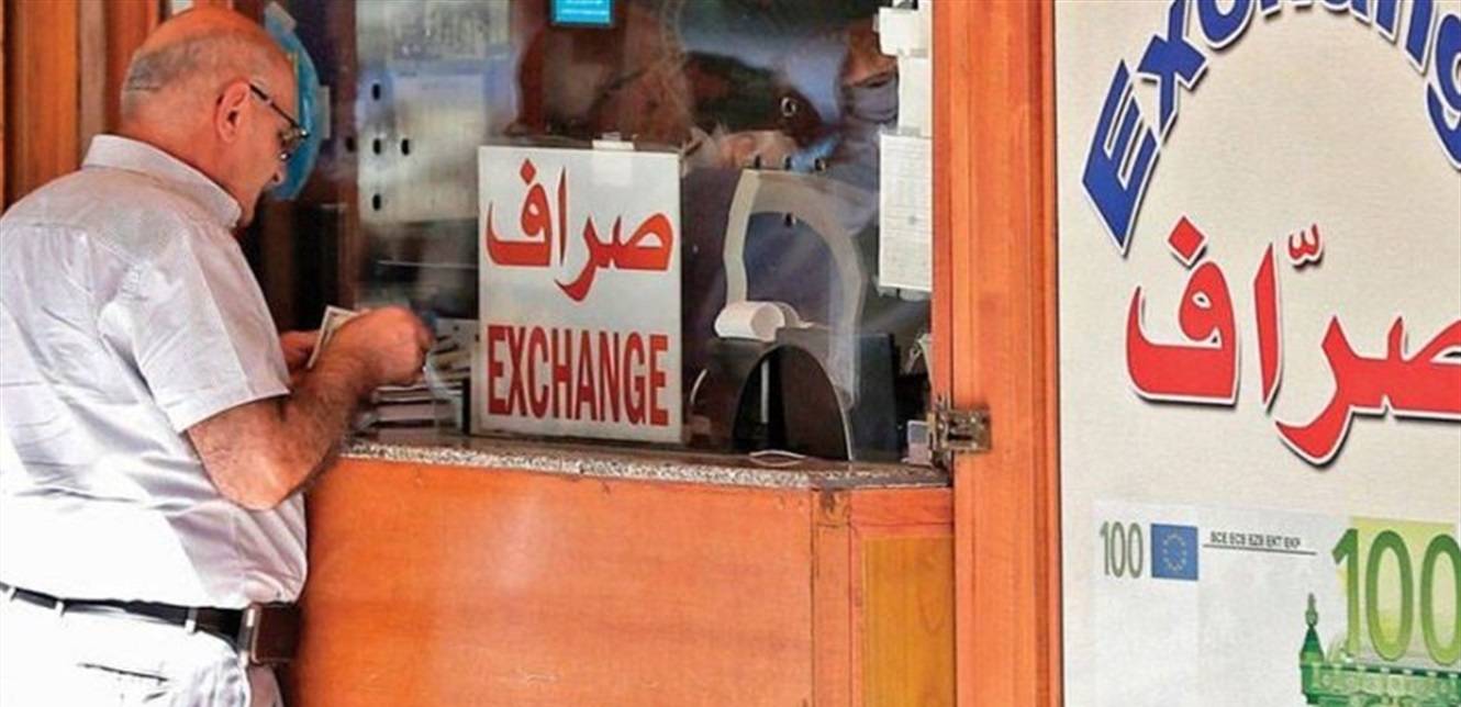 بعد إرتفاعه عصراً... على أي تسعيرة أقفل الدولار في السوق الموازية؟