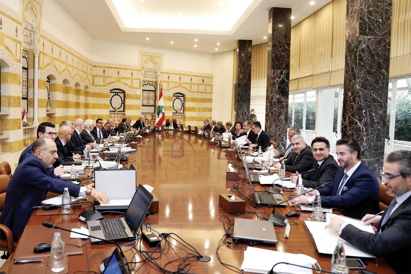مستوردو الغذاء: وجود المواد الغذائية مهدد
ترحيل الملفات الخلافية الى اللجان منعا لانفجار الحكومة
السنيورة سيترشح وخلاف مع الحريري واستقالة علوش