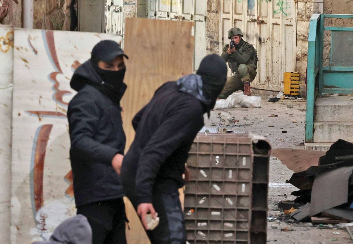 اشتباكات في جنين بين شبان فلسطينيين وقوت الاحتلال