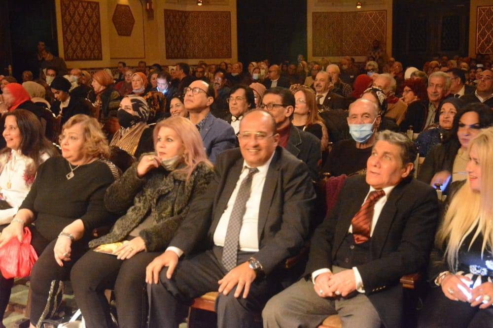 سعيد عثمان يشدو بصوته العذب وسط تفاعل حاد من الجمهور بمعهد الموسيقي